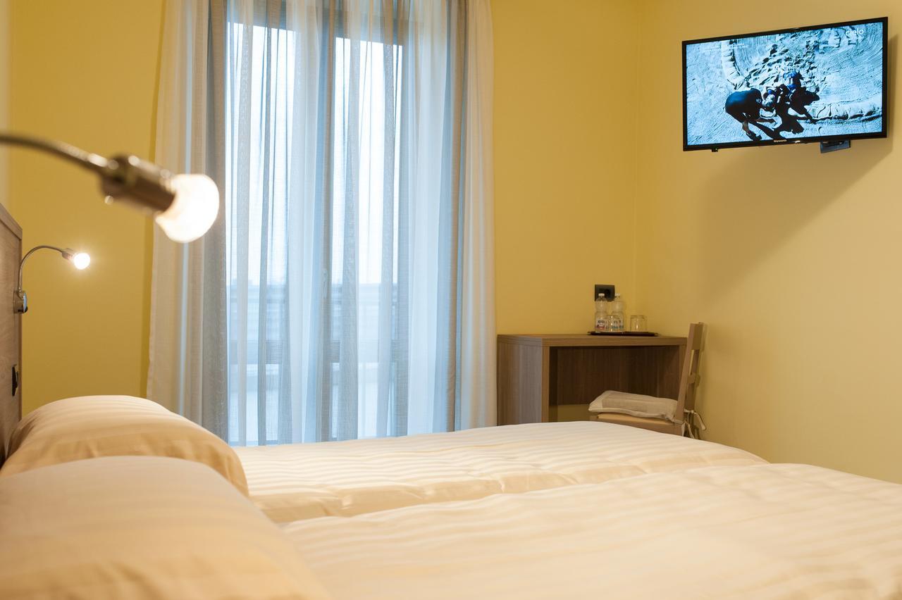 Hotel Ristorante Piccadilly Сантія Екстер'єр фото